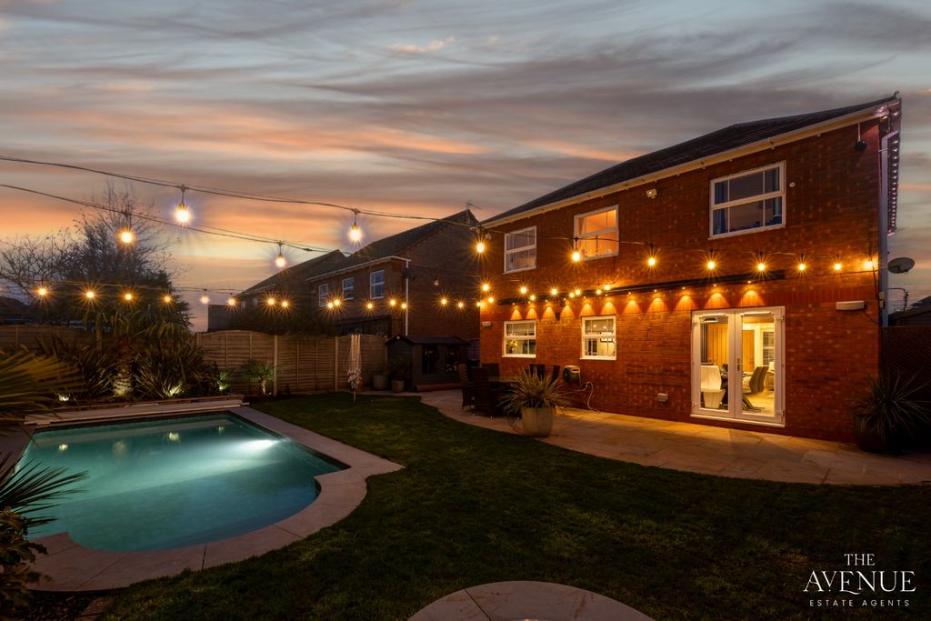 Property photo 2 of 35 4565315