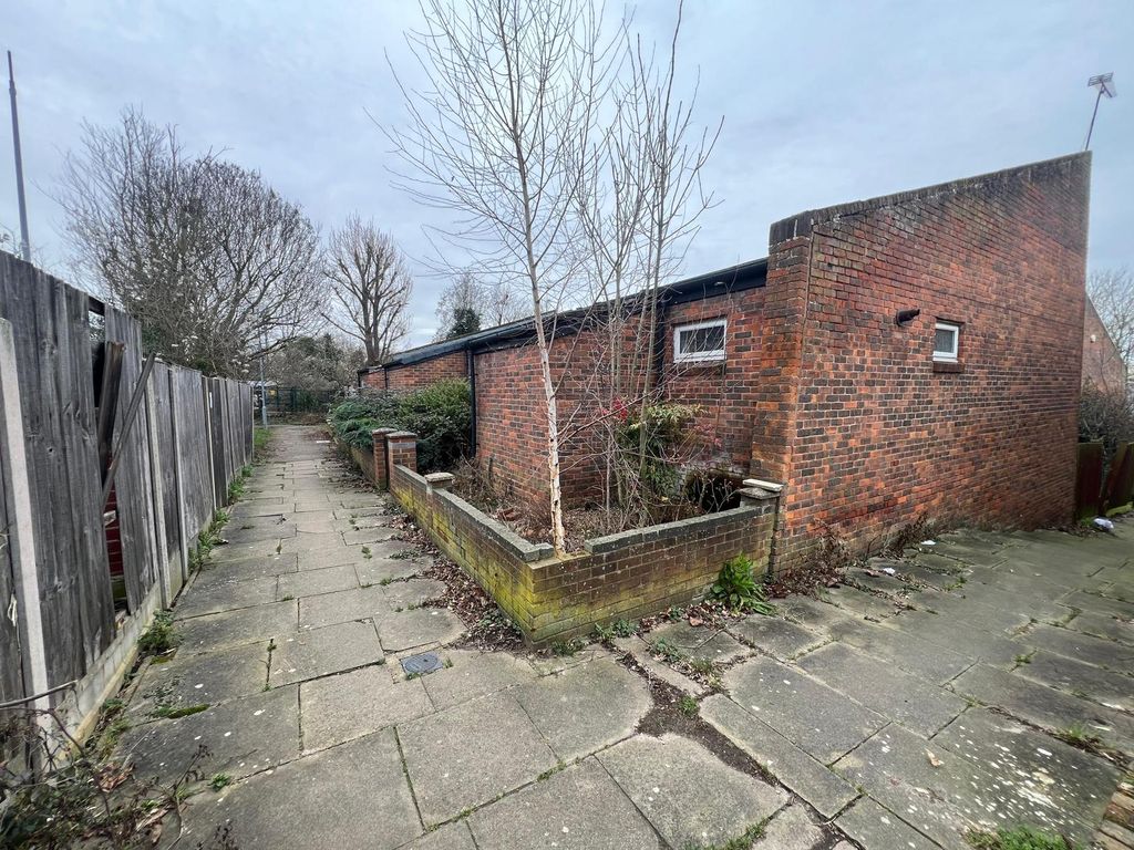 Property photo 2 of 37