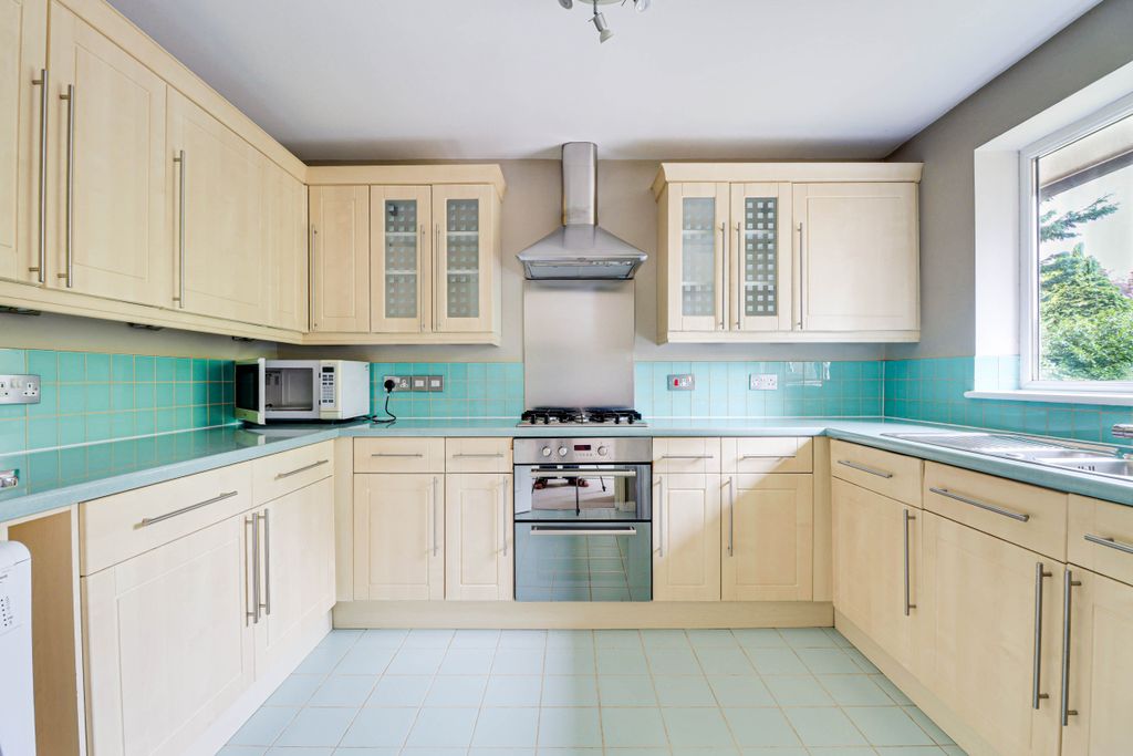 Property photo 3 of 12 Kitchen