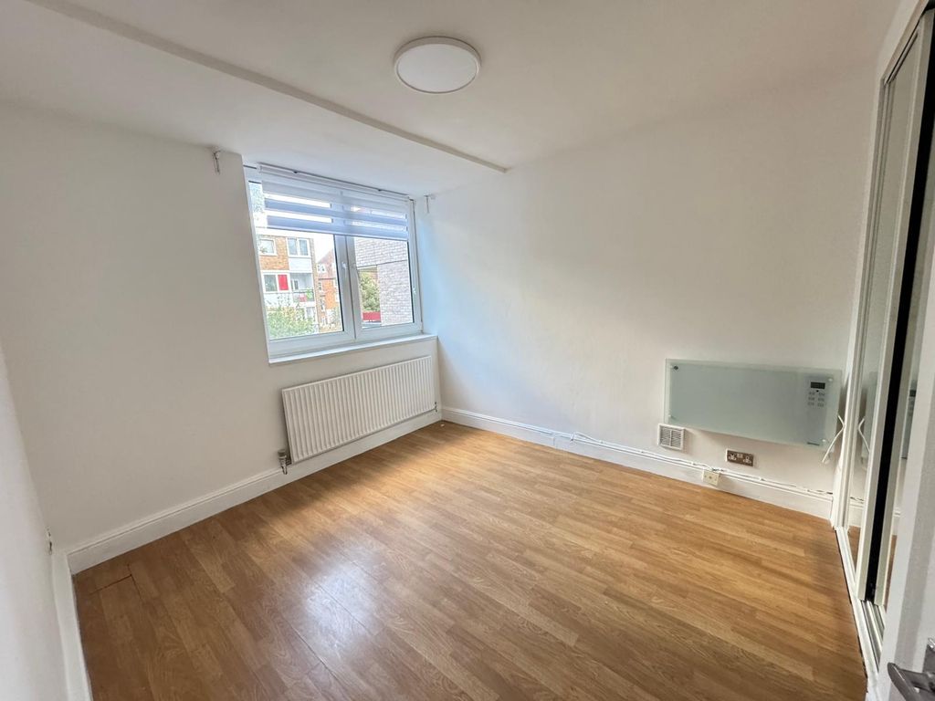 Property photo 1 of 11 Photo 8