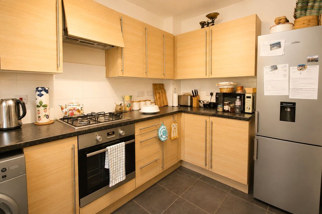 Property photo 2 of 11 Picture No. 12