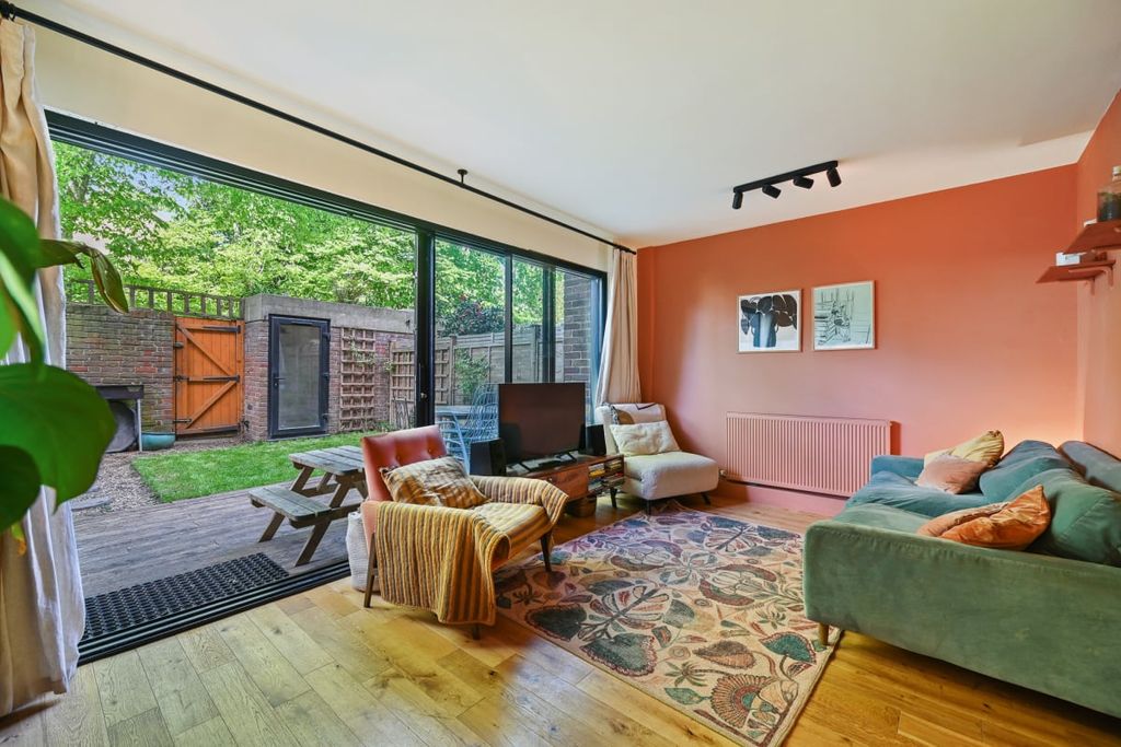 Property photo 2 of 18