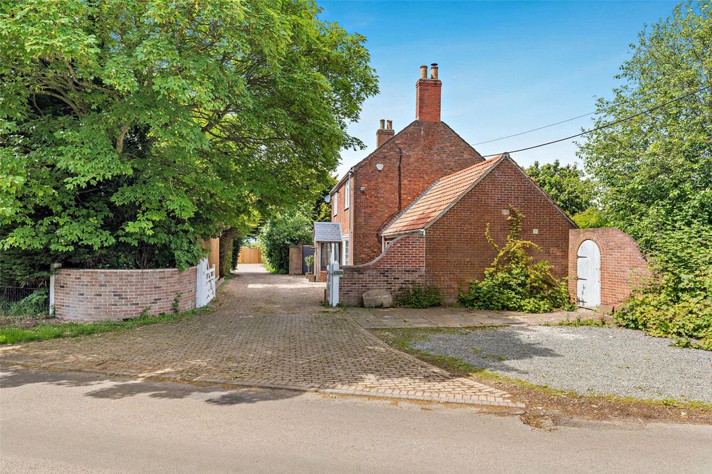 Property photo 2 of 21 Street View