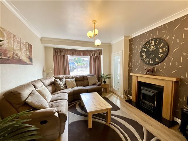 Property photo 3 of 20 Lounge