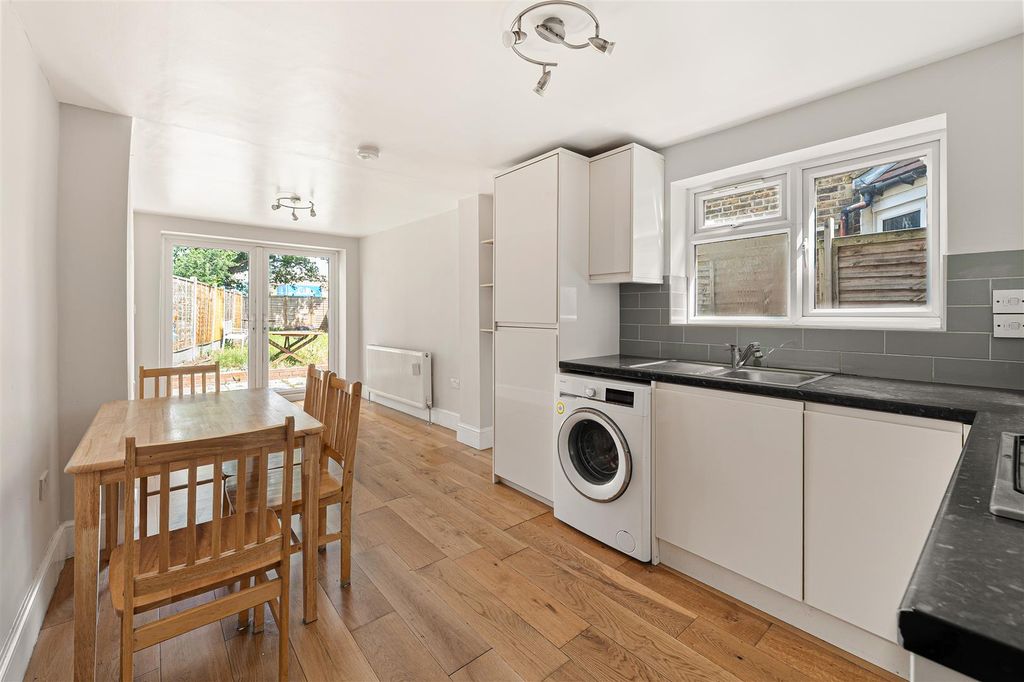Property photo 2 of 33