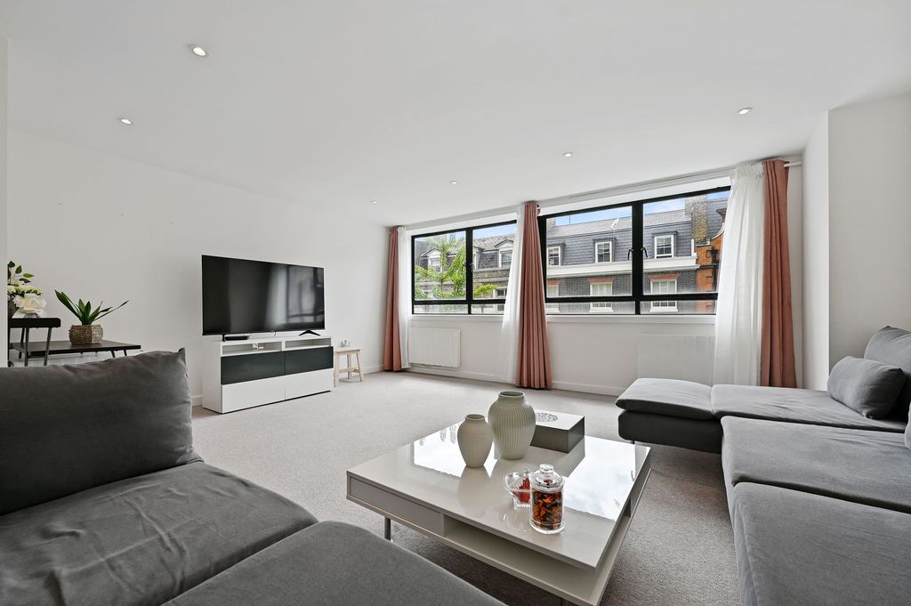 Property photo 1 of 8