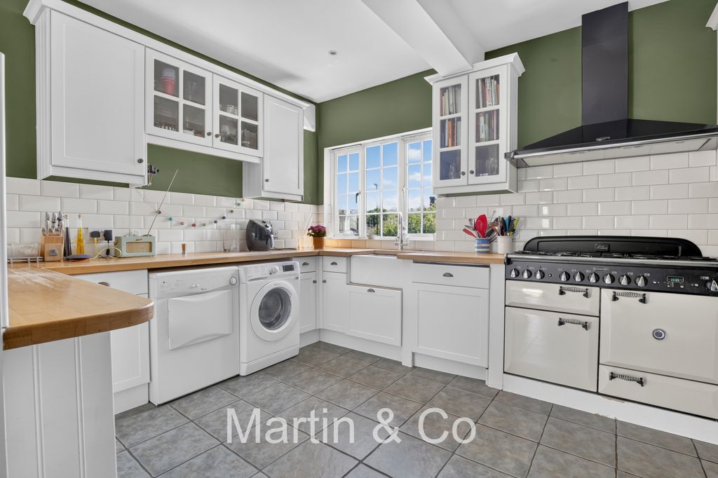 Property photo 3 of 27 1719520687 - 20 Birdhurst Avenue, Cr2 - 16