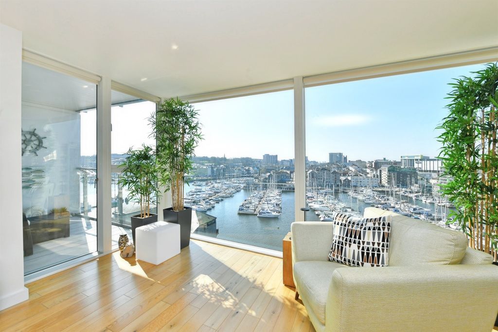 Property photo 2 of 24