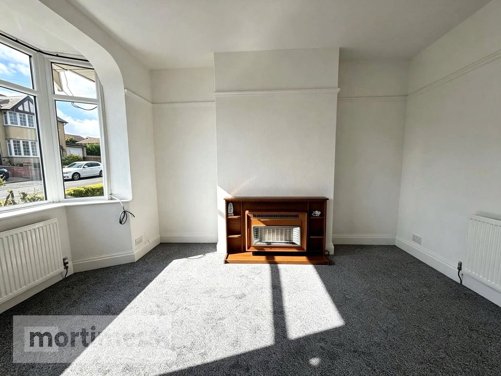 Property photo 3 of 17 Living Room