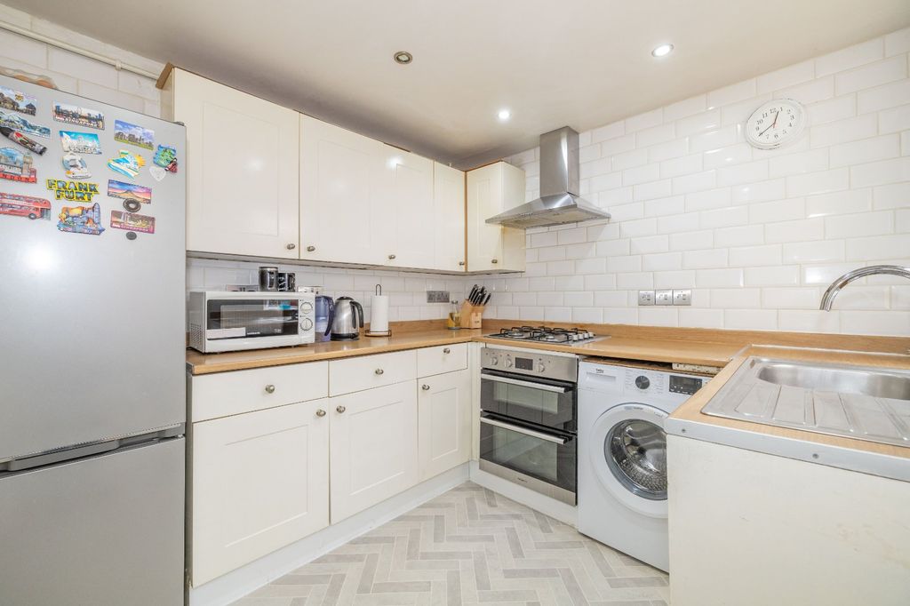 Property photo 3 of 12 Picture 3