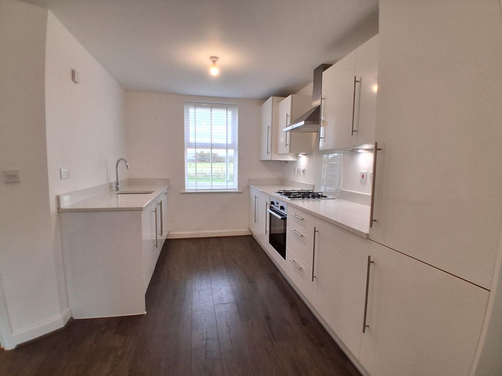 Property photo 2 of 14 Kitchen