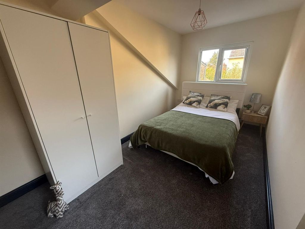 Property photo 1 of 6 Room 3.Jpeg