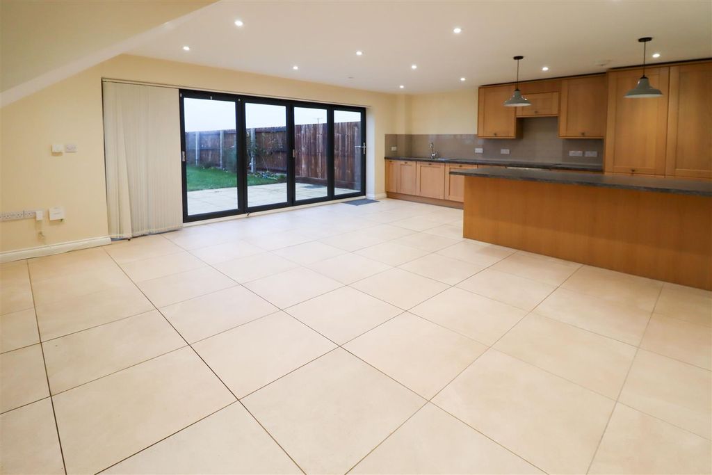 Property photo 3 of 15 Kitchen.Jpg