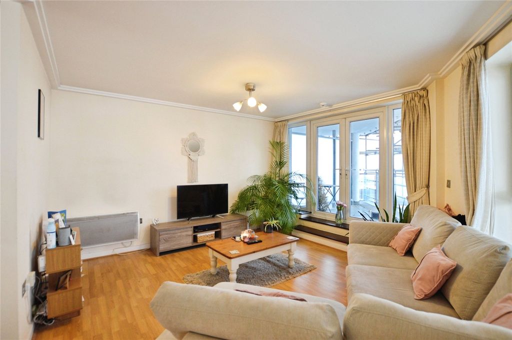 Property photo 1 of 10 Living Room