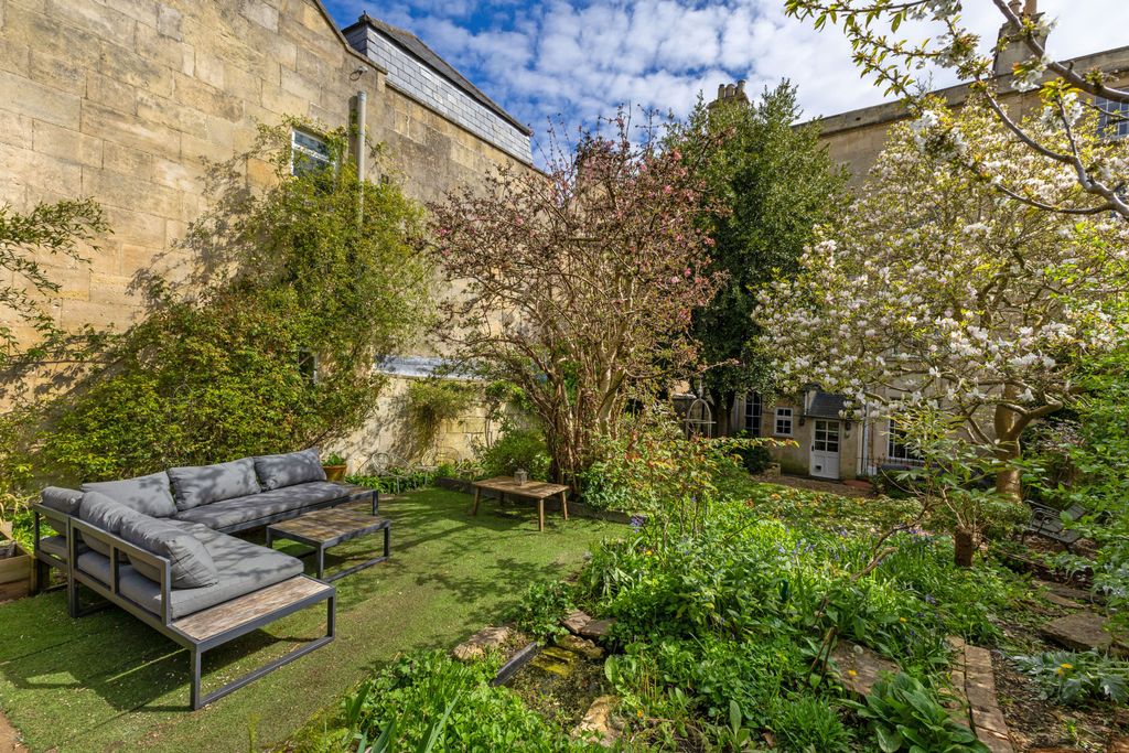 Property photo 3 of 32 Garden