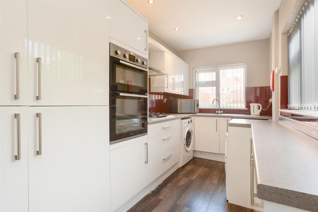 Property photo 2 of 19 Picture No. 12