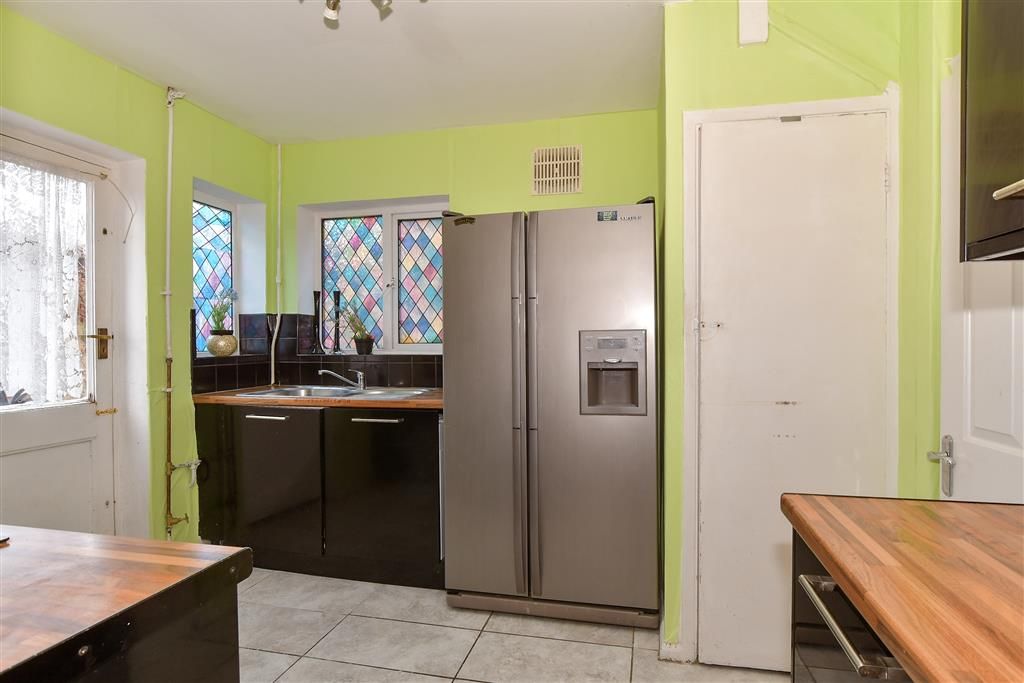 Property photo 3 of 14 Kitchen