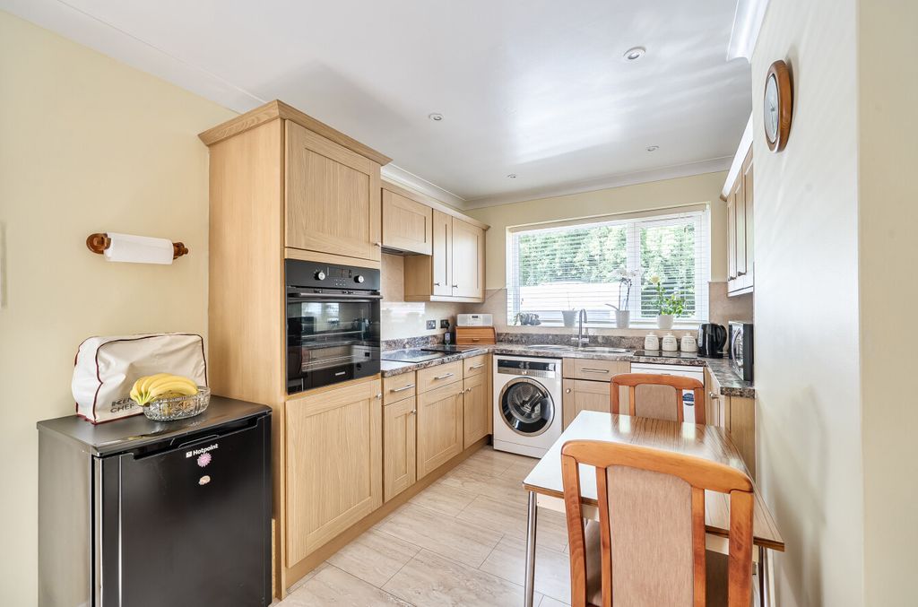 Property photo 3 of 11 1467613-25-6A1835...