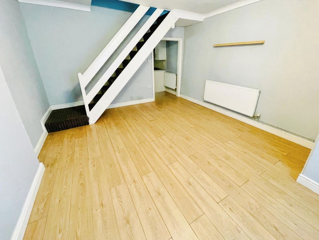 Property photo 2 of 7 Lounge