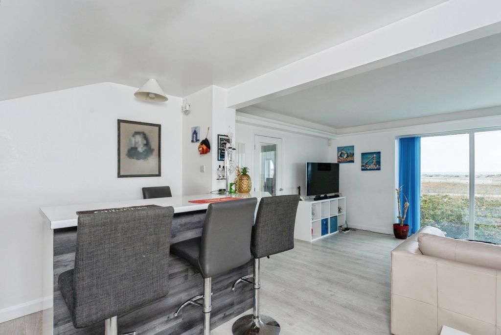 Property photo 3 of 29 Pbox-Img.Jpg