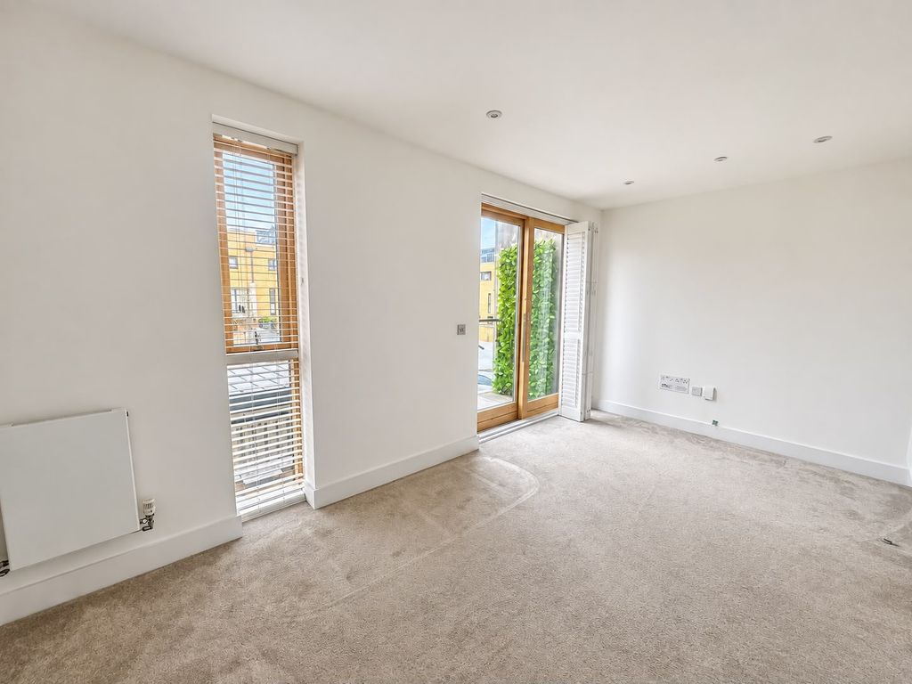 Property photo 3 of 17 Balcony