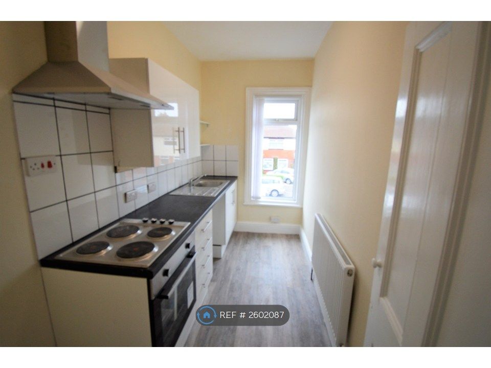 Property photo 3 of 7 Kitchen
