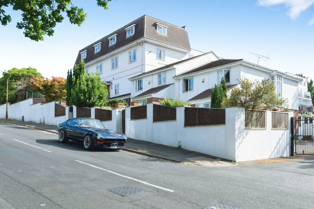 Property photo 1 of 17