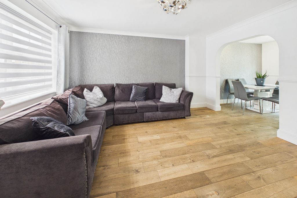 Property photo 2 of 29