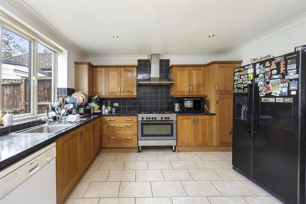 Property photo 3 of 22 Kitchen