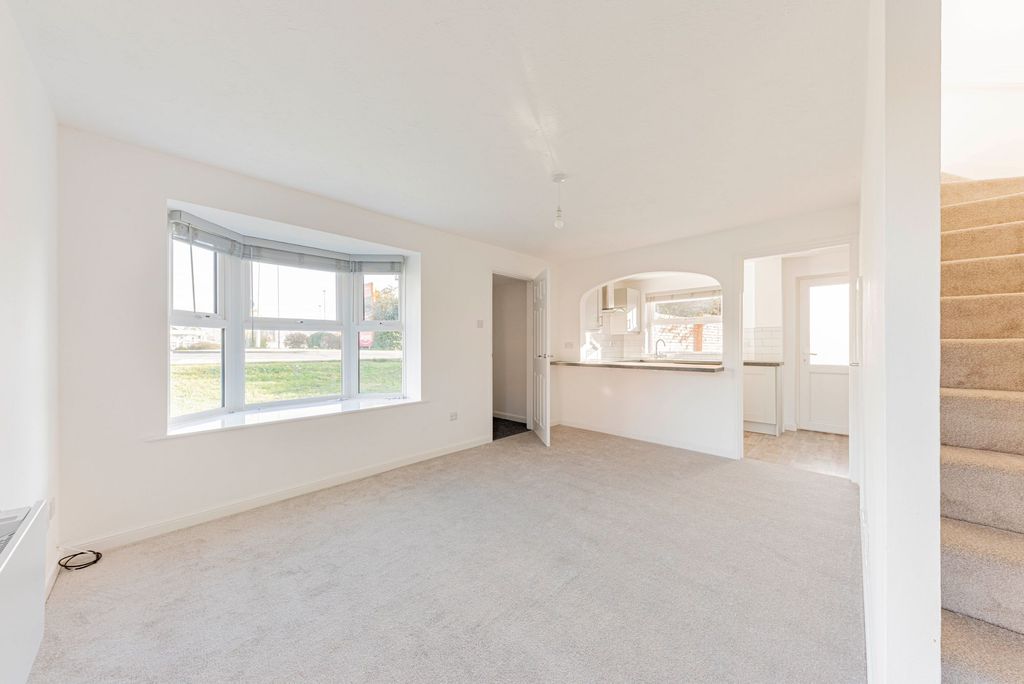 Property photo 2 of 17 Living/Dining Room (1)