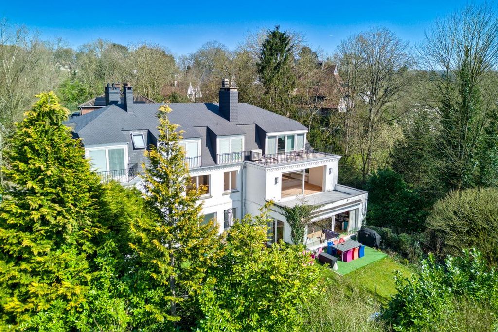 Property photo 1 of 40