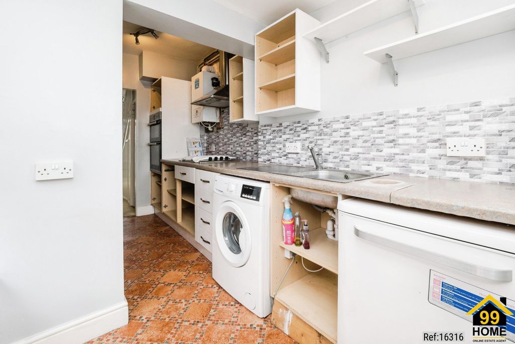 Property photo 3 of 21 Photo 2