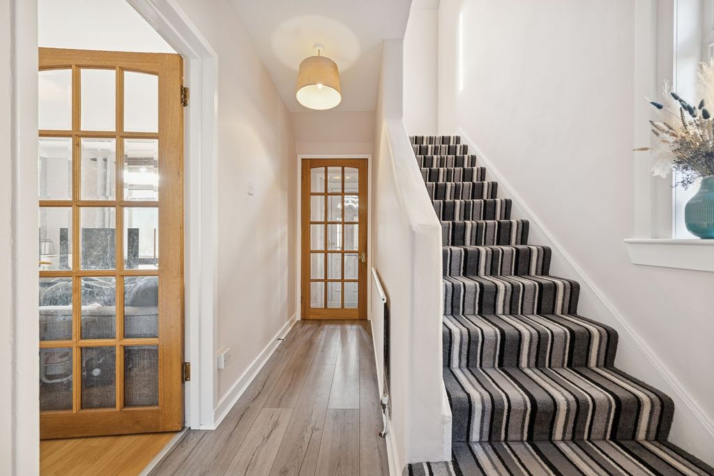 Property photo 2 of 28 Entrance Hallway