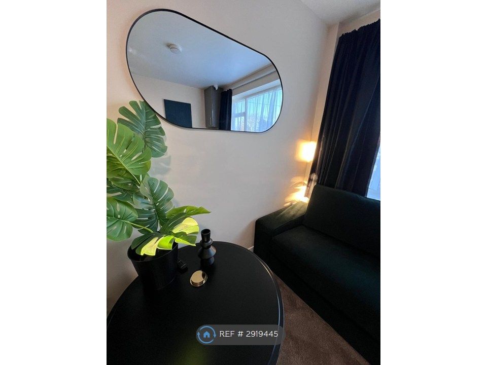 Property photo 1 of 10 Lounge - Cleaned Weekly