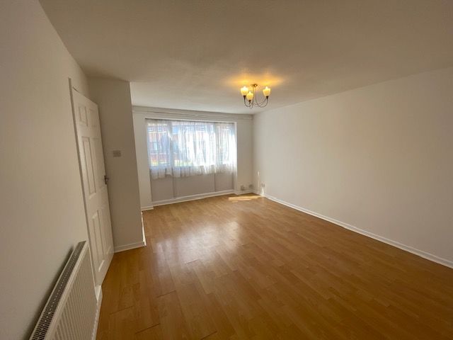 Property photo 2 of 11 Living Room