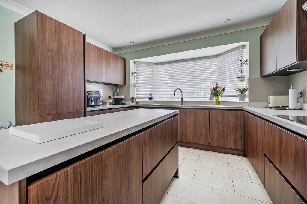 Property photo 2 of 18 Kitchen