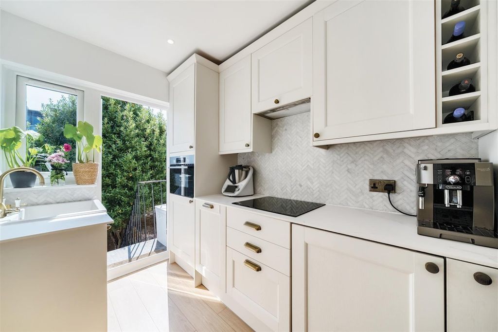 Property photo 2 of 12 Picture No. 14