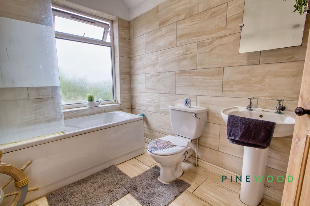 Property photo 3 of 16 Bathroom