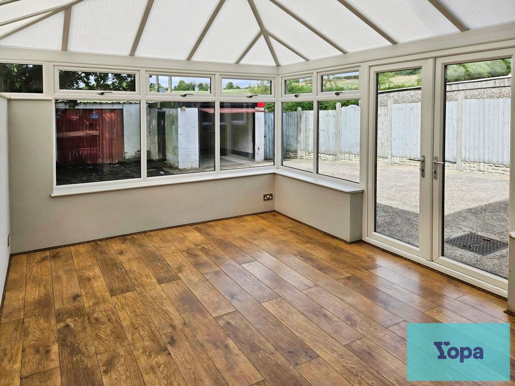 Property photo 3 of 18 Conservatory