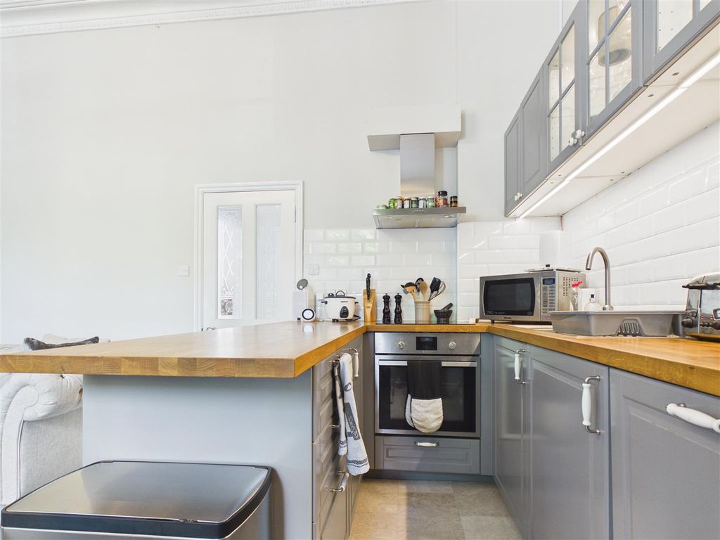 Property photo 3 of 9 Kitchen 2.Jpg