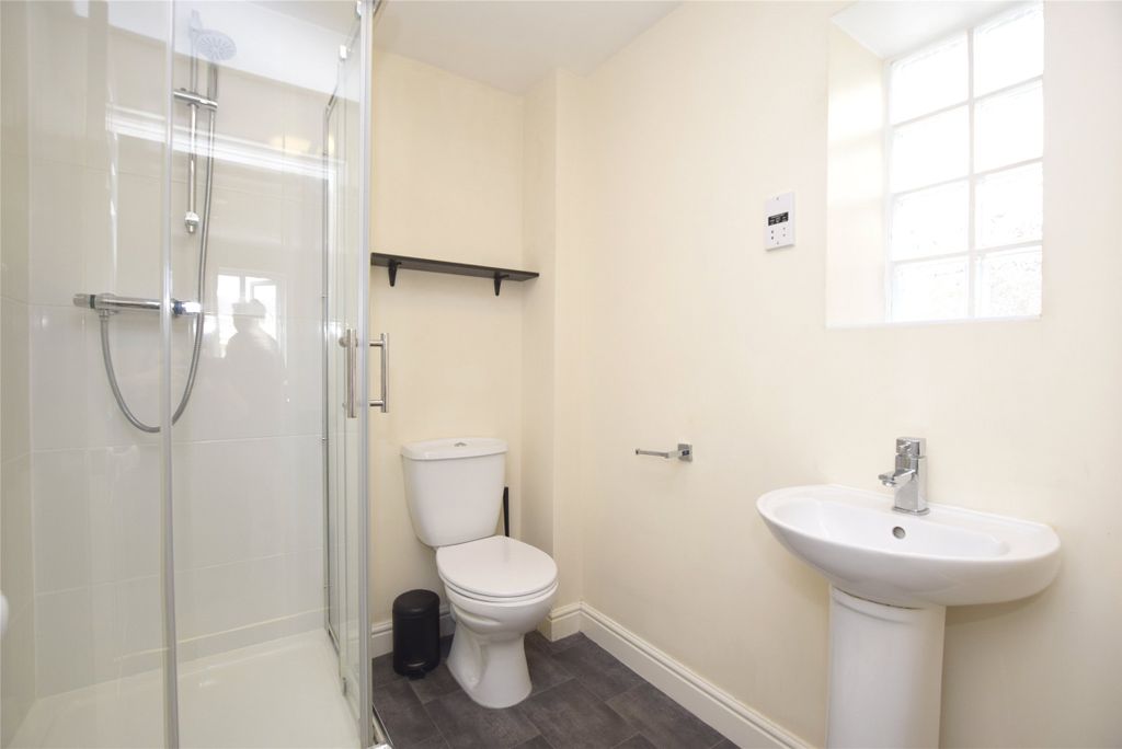 Property photo 2 of 12 En-Suite