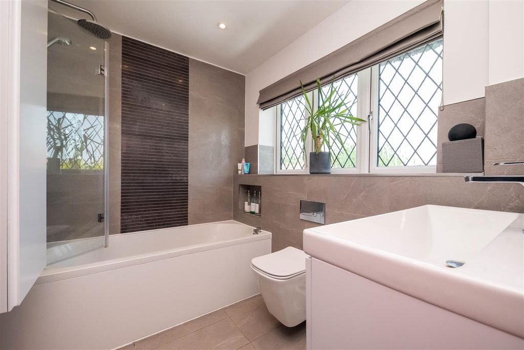 Additional image 8 of 6 bed detached house for saleSorrel Drive, Lightwater GU18