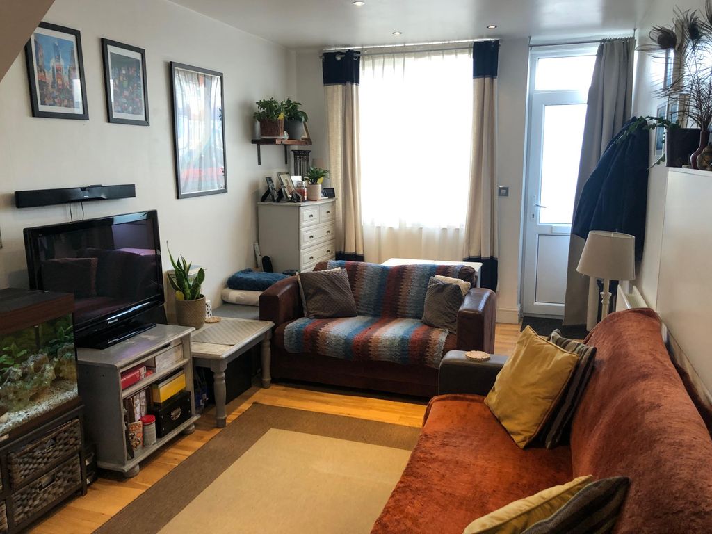 Property photo 3 of 6