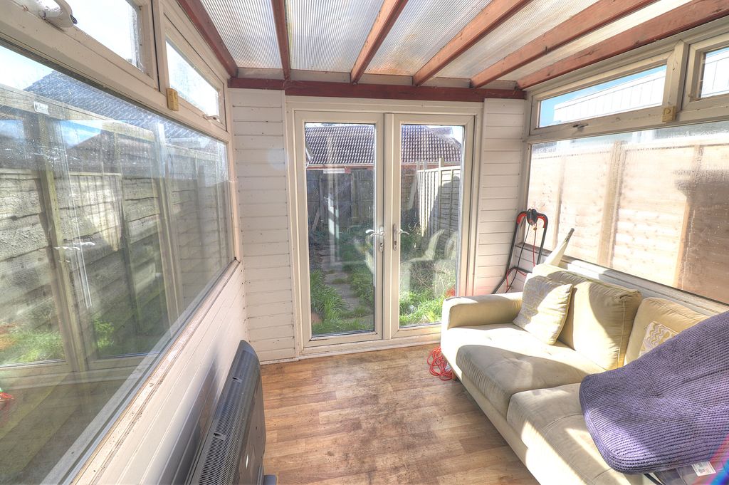 Property photo 3 of 10 Conservatory