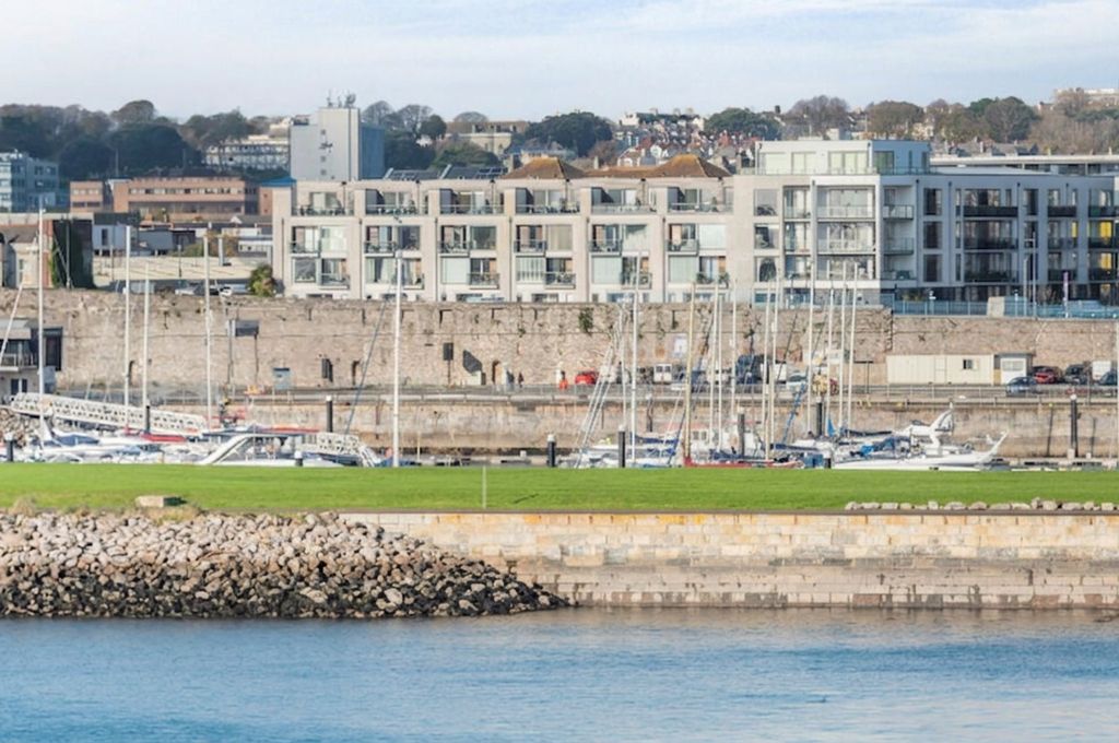 Property photo 1 of 16 Front View