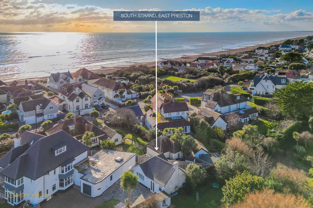 Property photo 3 of 14 So Close To The Sea