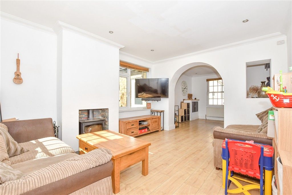 Property photo 3 of 11 Lounge
