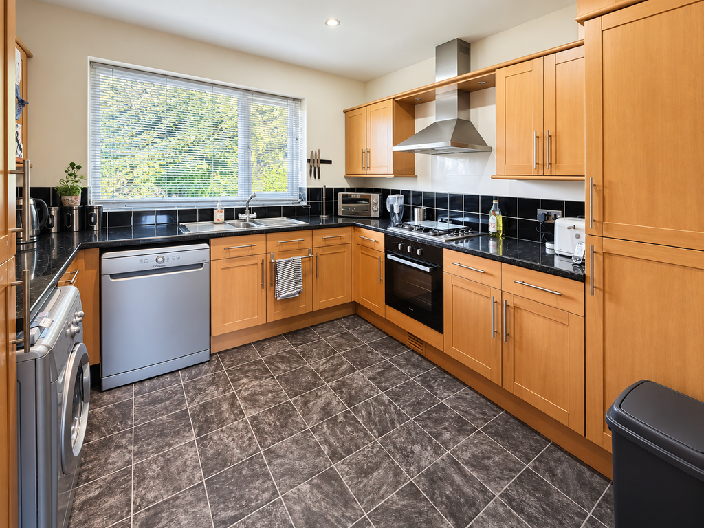 Property photo 3 of 12 Kitchen