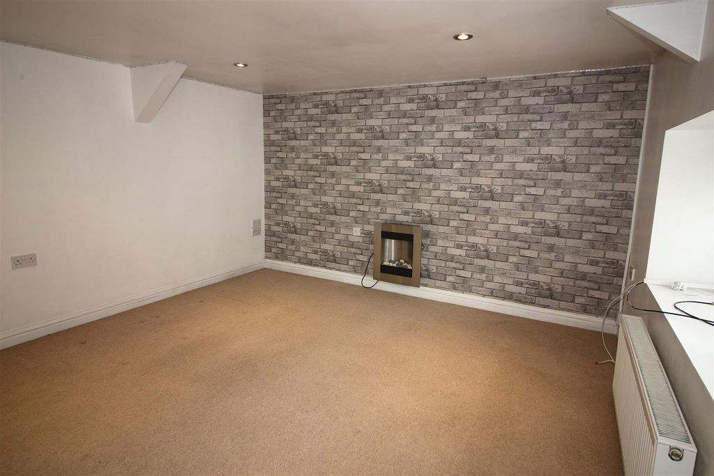 Property photo 2 of 10 Lounge