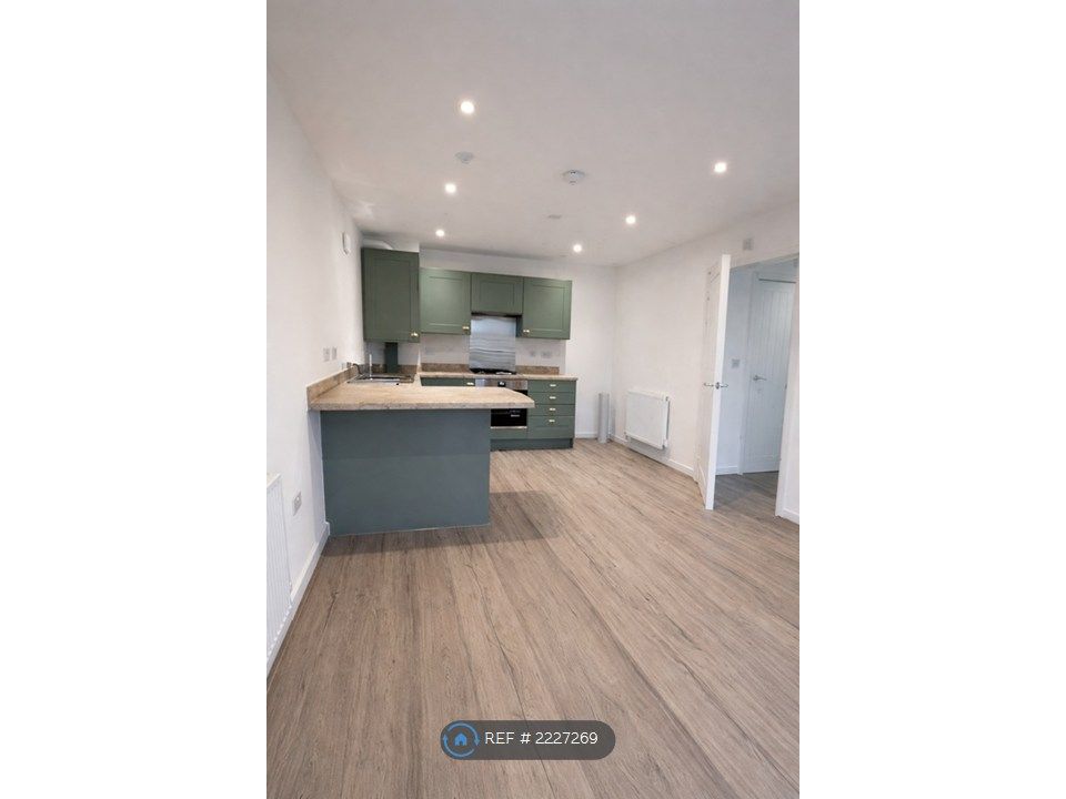 Property photo 3 of 10 Kitchen